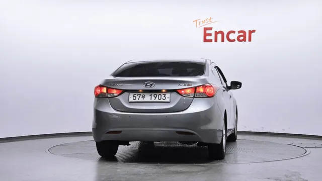 Hyundai Elantra (Avante)