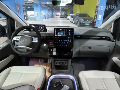 Hyundai Staria