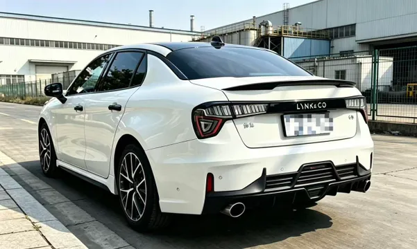 Lynk & Co 03