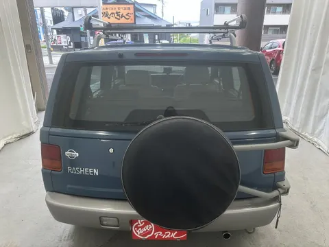Nissan Rasheen