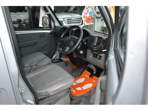Nissan Clipper Van