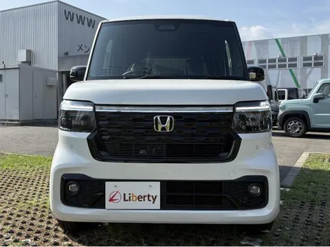 Honda N-BOX Custom