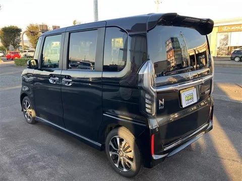 Honda N-BOX Custom