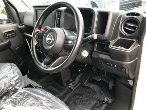 Nissan Clipper Van