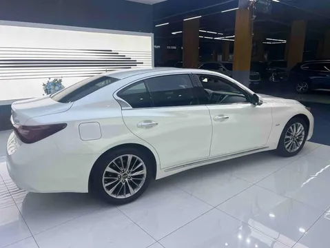 Infiniti Q50L