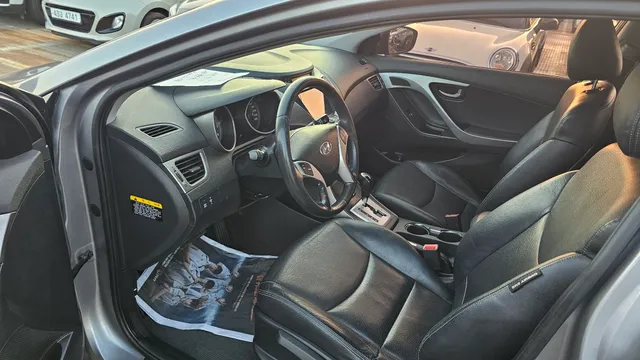 Hyundai Elantra (Avante)