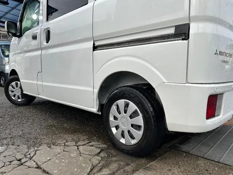 Mitsubishi Minicab Van