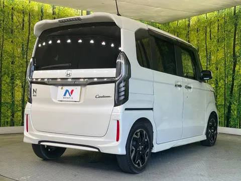 Honda N-BOX Custom
