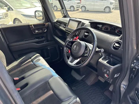 Honda N-BOX Custom