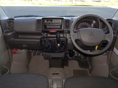Mitsubishi Minicab Van