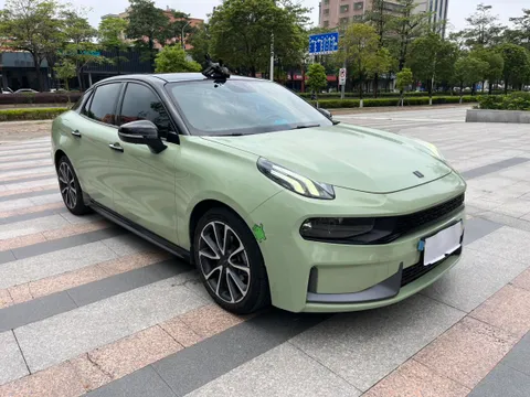 Lynk & Co 03
