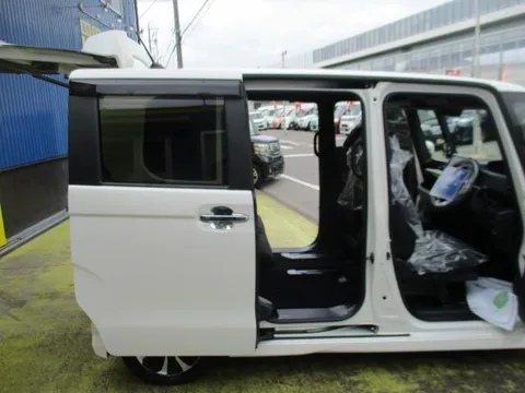 Honda N-BOX Custom