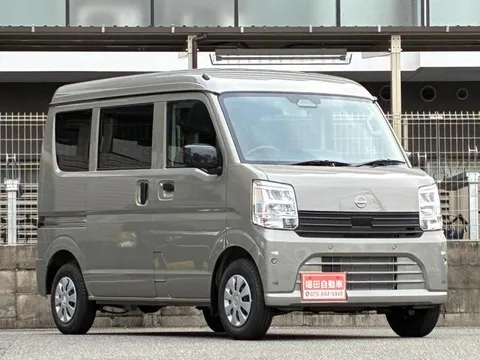 Nissan Clipper Van