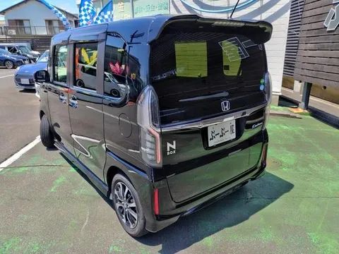 Honda N-BOX Custom