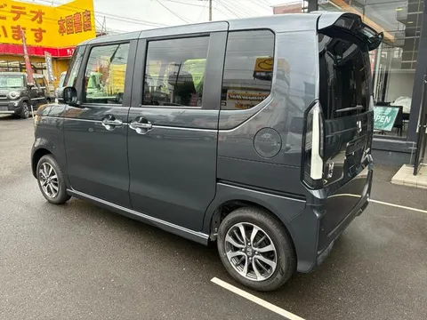 Honda N-BOX Custom