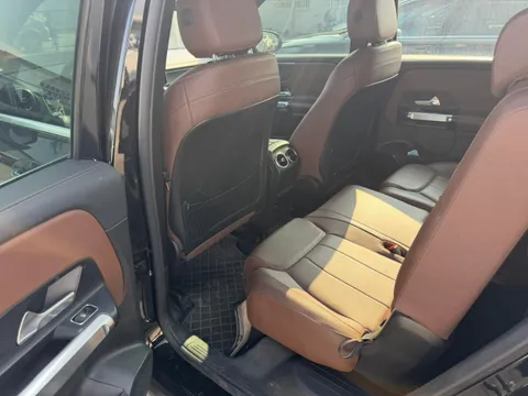 Mercedes-Benz Mercedes-Benz GLB