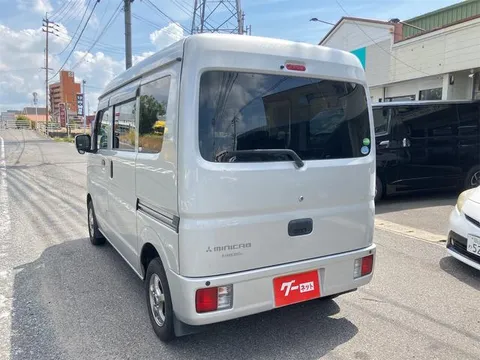 Mitsubishi Minicab Van