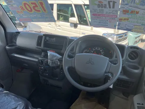Mitsubishi Minicab Van