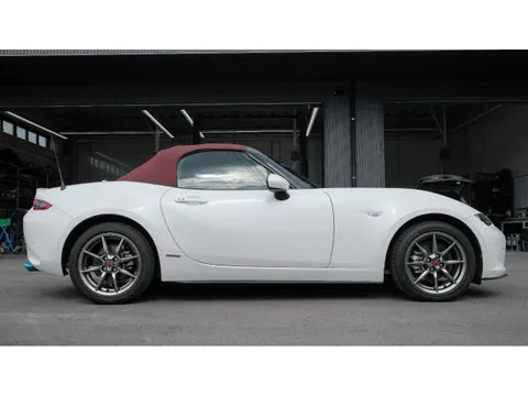 Mazda MX-5 (Roadster)