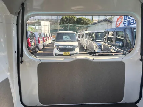 Nissan Clipper Van