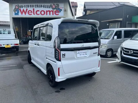 Honda N-BOX Custom