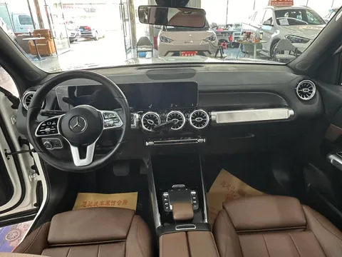 Mercedes-Benz Mercedes-Benz GLB