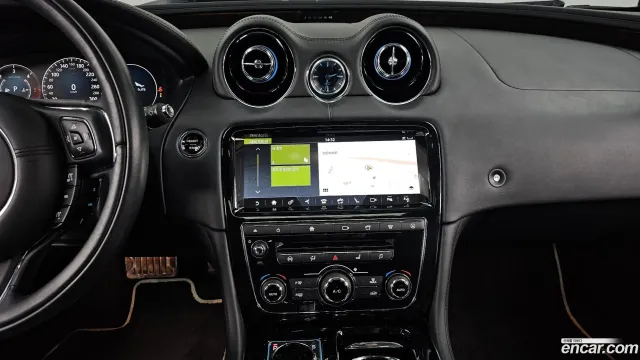 Jaguar XJ