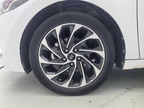 Hyundai Elantra (Avante)