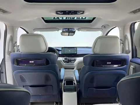 Roewe iMAX8