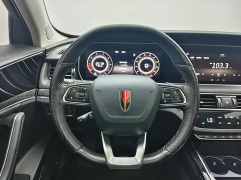 Hongqi HS5