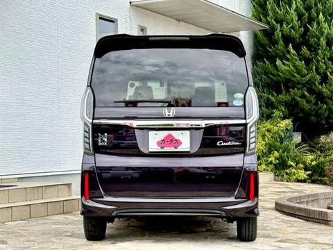 Honda N-BOX Custom