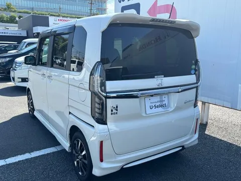 Honda N-BOX Custom