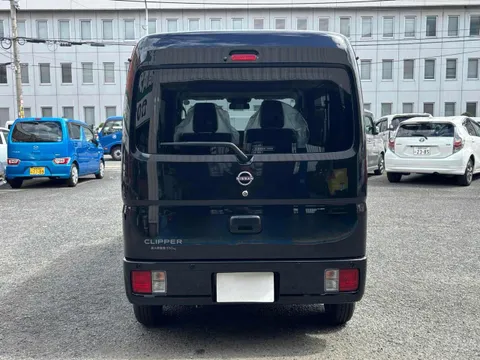 Nissan Clipper Van