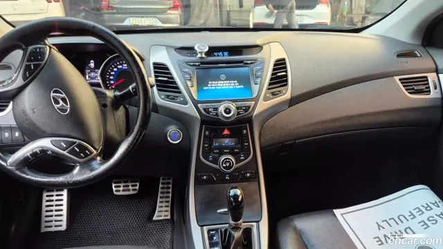 Hyundai Elantra (Avante)