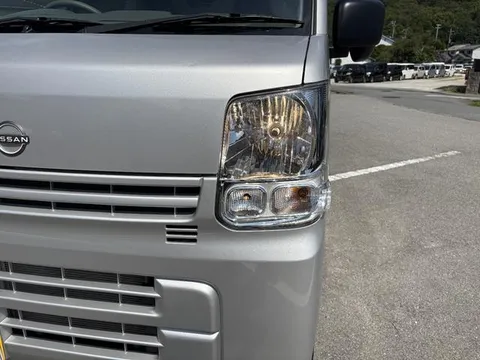 Nissan Clipper Van