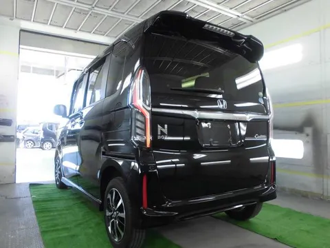 Honda N-BOX Custom