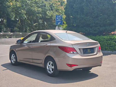 Hyundai Reina
