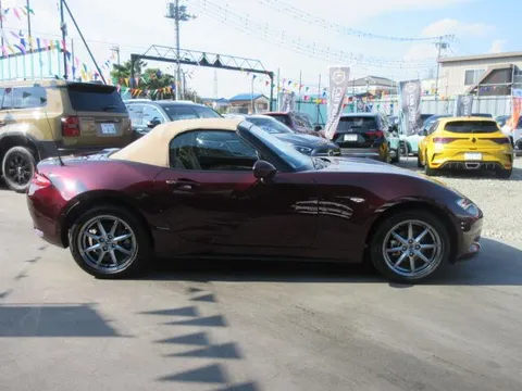 Mazda MX-5 (Roadster)