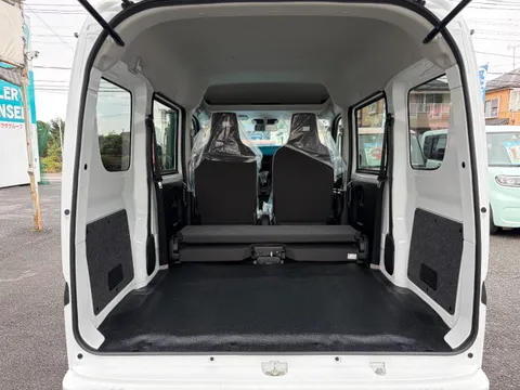 Nissan Clipper Van
