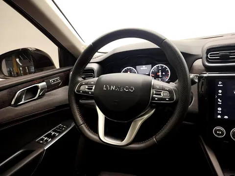 Lynk & Co 02