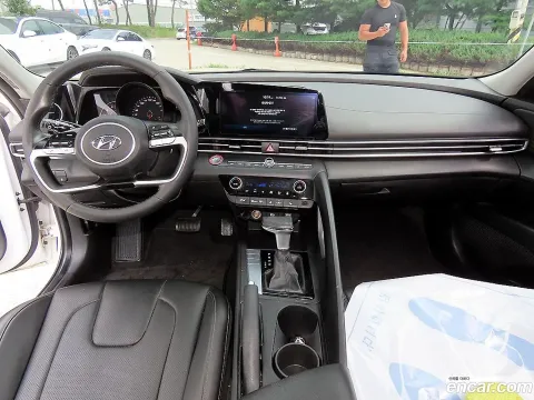Hyundai Elantra (Avante)