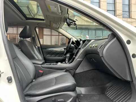 Infiniti Q50L