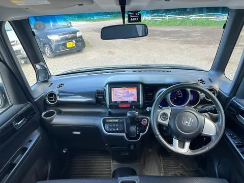 Honda N-BOX Custom