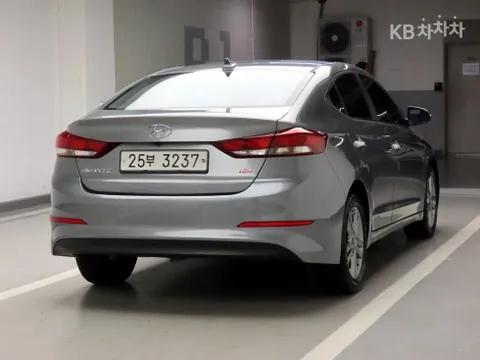 Hyundai Elantra (Avante)