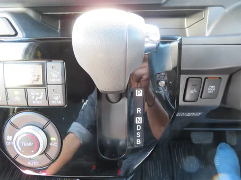 Toyota Pixis Mega