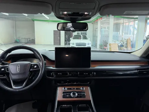 Lincoln Aviator