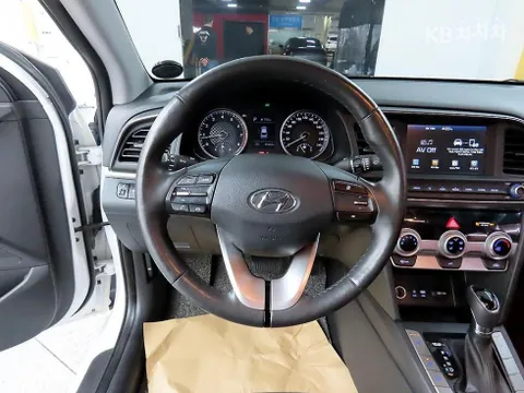 Hyundai Elantra (Avante)