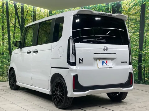 Honda N-BOX Custom