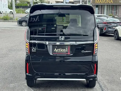 Honda N-BOX Custom
