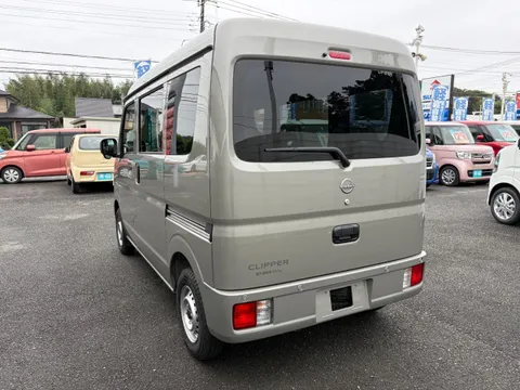 Nissan Clipper Van